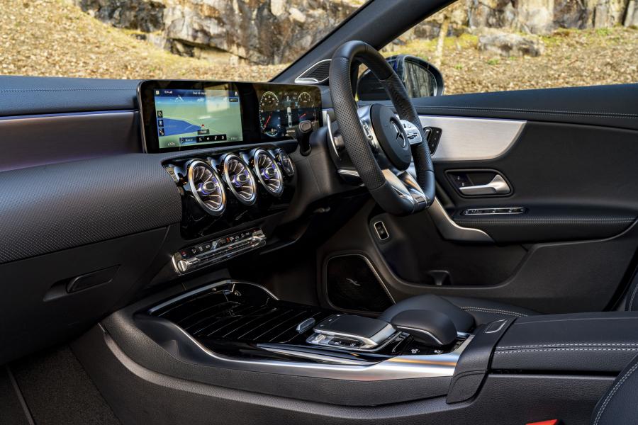 Интерьер Mercedes-AMG CLA35 4Matic (C118) 2019 года  (UK) (фото 37 из 40)